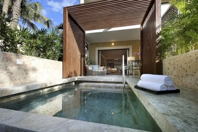 Junior Suite Private Pool Poolside