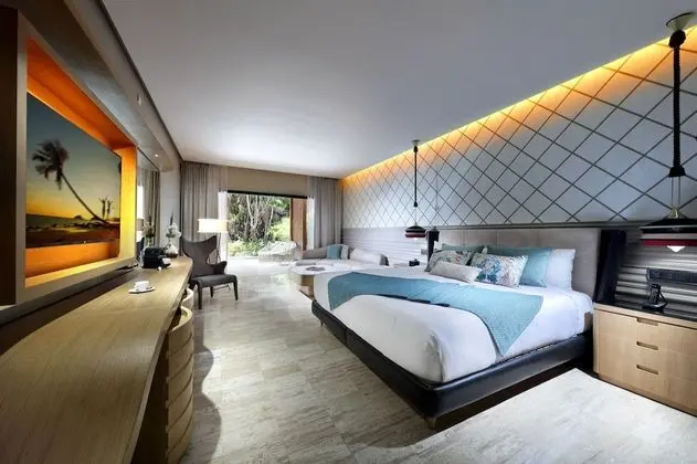 Junior Suite Private Pool Poolside