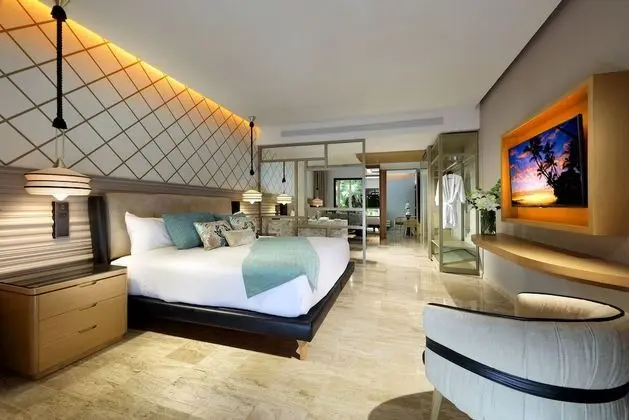 Junior Suite Private Pool Poolside