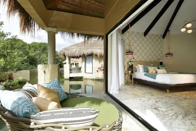 Romance Bungalow by the lake