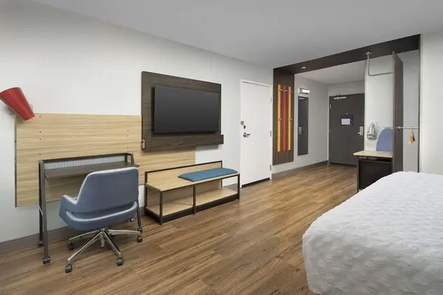 Oda, 1 En Büyük (King) Boy Yatak, Engellilere Uygun (Roll-In Shower)