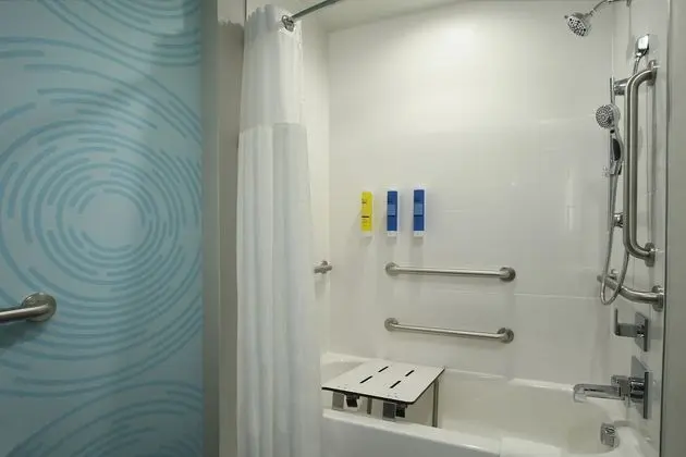 Oda, 2 Büyük (Queen) Boy Yatak, Engellilere Uygun, Küvet