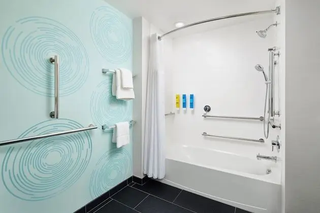 ADA King Room (Mobility & Hearing), Bathtub