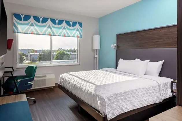 Oda, 1 En Büyük (King) Boy Yatak, Engellilere Uygun (Hearing, Roll-in Shower)