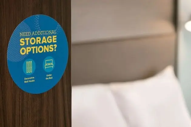 Oda, 1 En Büyük (King) Boy Yatak, Engellilere Uygun (Roll-In Shower)