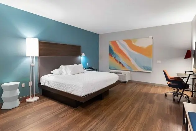 Oda, 1 En Büyük (King) Boy Yatak, Engellilere Uygun (Roll-In Shower)