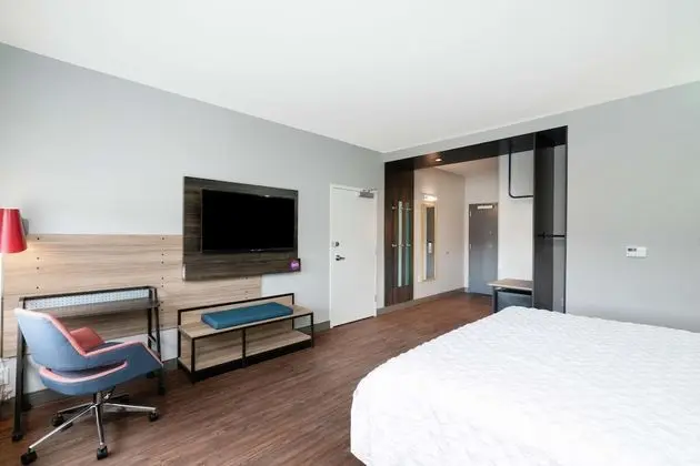 Oda, 1 En Büyük (King) Boy Yatak, Engellilere Uygun (Roll-In Shower)