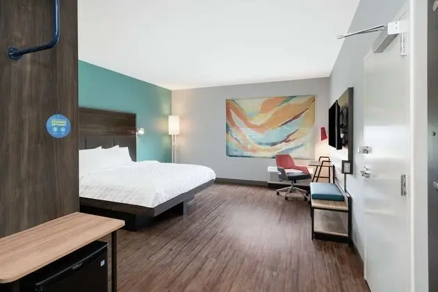 Oda, 1 En Büyük (King) Boy Yatak, Engellilere Uygun (Roll-In Shower)