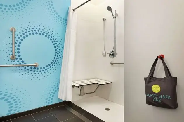 Oda, 1 En Büyük (King) Boy Yatak, Engellilere Uygun (Hearing, Roll-in Shower)
