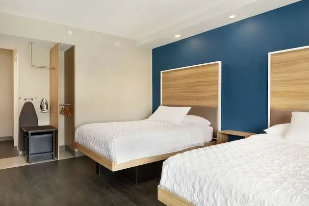 Oda, 2 Büyük (Queen) Boy Yatak, Engellilere Uygun (Hearing)