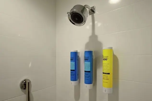 Oda, 1 En Büyük (King) Boy Yatak, Engellilere Uygun (Roll-in Shower)