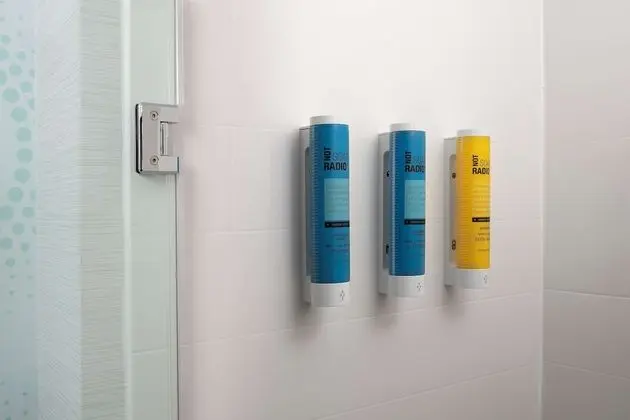 Oda, 1 En Büyük (King) Boy Yatak, Engellilere Uygun (Roll-In Shower)