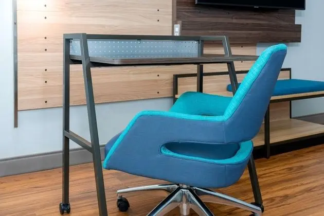 Oda, 1 En Büyük (King) Boy Yatak, Engellilere Uygun (Mobility & Hearing, Roll-In Shower)