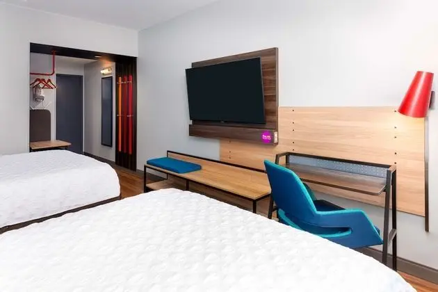 Oda, 2 Büyük (Queen) Boy Yatak