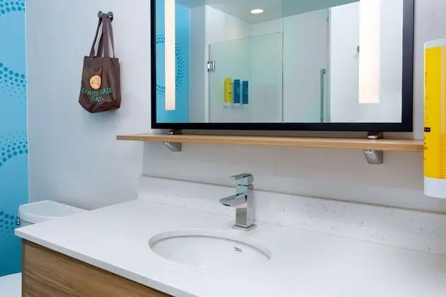 Oda, 2 Büyük (Queen) Boy Yatak