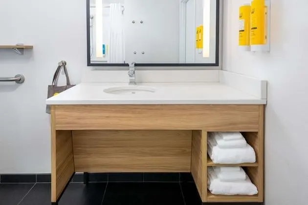 Oda, 2 Büyük (Queen) Boy Yatak, Engellilere Uygun, Küvet