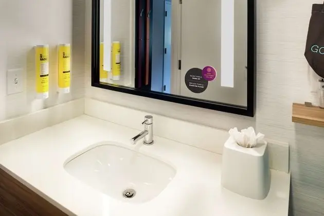 Oda, 2 Büyük (Queen) Boy Yatak, Engellilere Uygun, Küvet