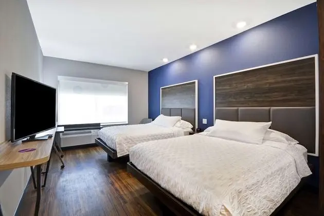 Oda, 2 Büyük (Queen) Boy Yatak