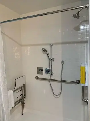 Oda, 1 En Büyük (King) Boy Yatak, Engellilere Uygun (3x3 Shower)