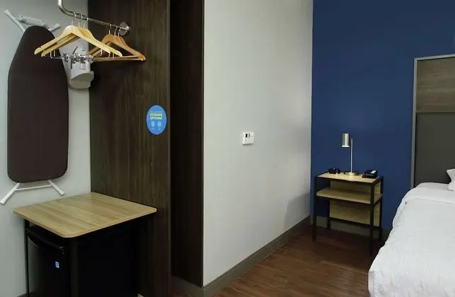 Oda, 1 En Büyük (King) Boy Yatak, Engellilere Uygun, Küvet