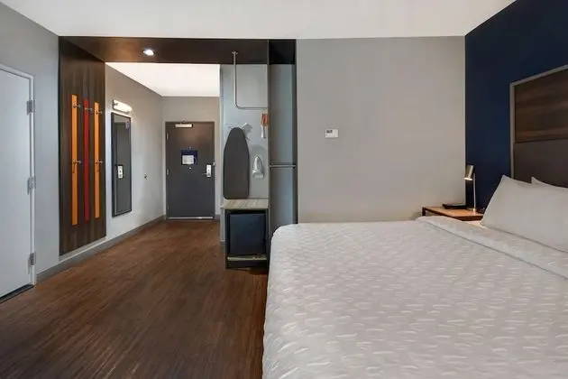 Oda, 1 En Büyük (King) Boy Yatak, Engellilere Uygun, Küvet