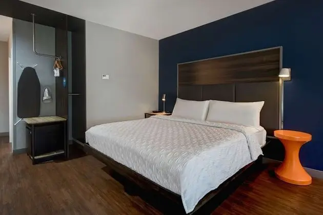 Oda, 1 En Büyük (King) Boy Yatak, Engellilere Uygun, Küvet