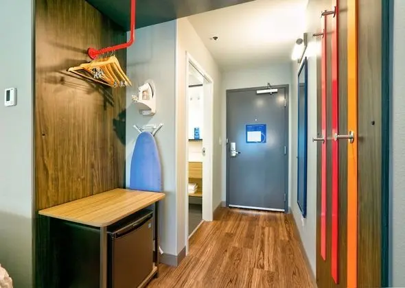 Oda, 1 En Büyük (King) Boy Yatak, Engellilere Uygun, Küvet