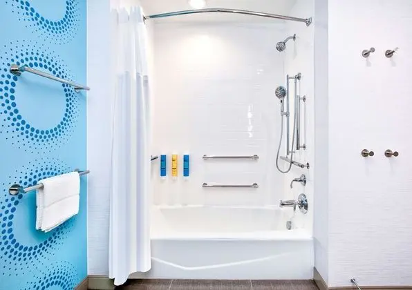 Oda, 1 En Büyük (King) Boy Yatak, Engellilere Uygun, Küvet