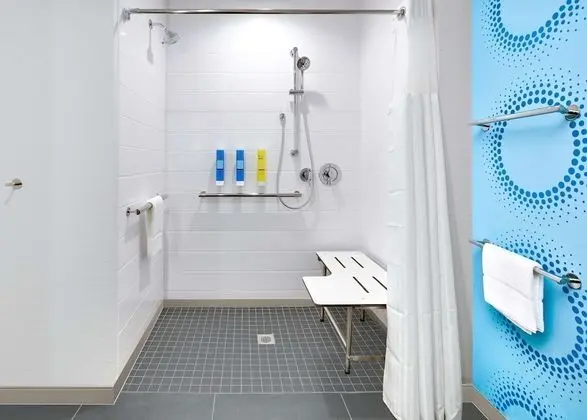 Oda, 1 En Büyük (King) Boy Yatak, Engellilere Uygun, Küvet