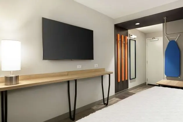 Oda, 1 En Büyük (King) Boy Yatak, Engellilere Uygun, Küvet (Hearing)