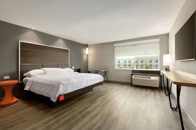 Oda, 1 En Büyük (King) Boy Yatak, Engellilere Uygun, Küvet (Hearing)