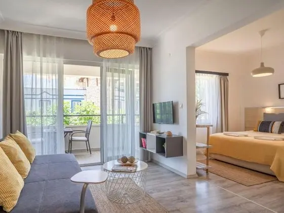 Suite, Kara ve Havuz Manzaralı