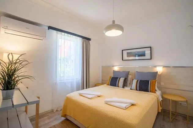 Suite, Kara ve Havuz Manzaralı