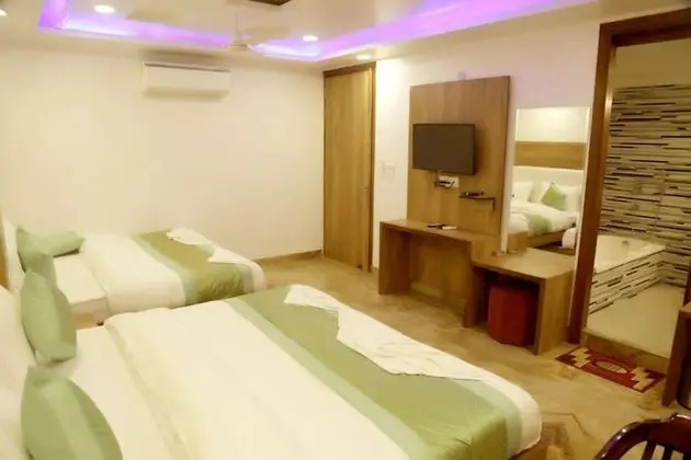 Deluxe Üç Kişilik Oda