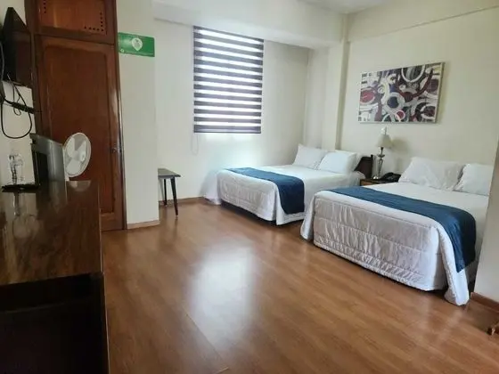 Tek Büyük Yataklı Oda, 2 Çift Kişilik Yatak