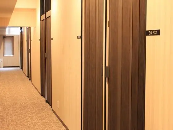 Deluxe Kulübe, Sadece erkekler için, Sigara İçilmez, Ortak Banyo