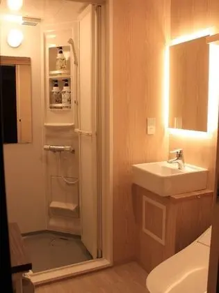 Deluxe Kulübe, Sadece erkekler için, Sigara İçilmez, Ortak Banyo