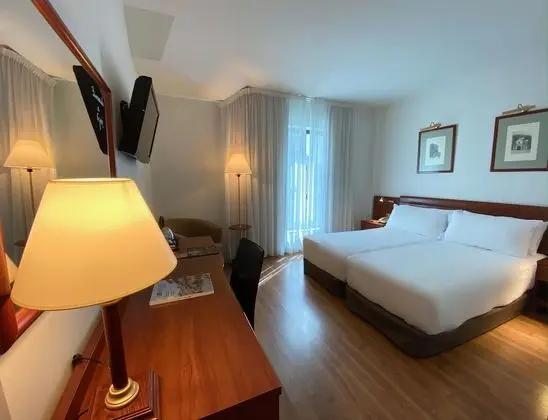 Büyük Yataklı Tek Kişilik Oda