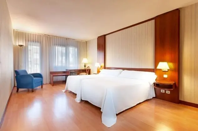 Çift ​​kişilik Premium Queen Bed