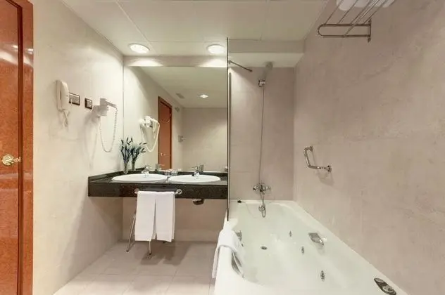 Çift ​​kişilik Queen Size Bed