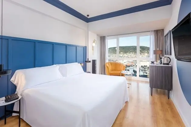 Premium Queen Room