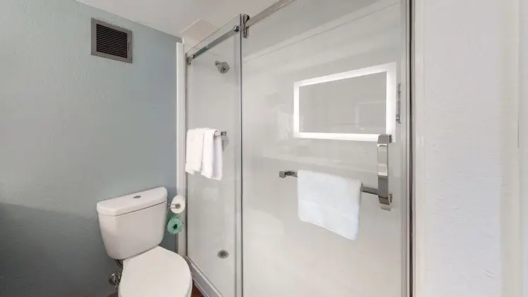 Standard Oda, 2 Büyük (Queen) Boy Yatak (Walk In Shower)