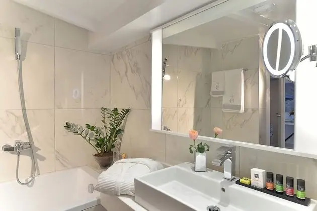 Design Oda, 1 En Büyük (King) Boy Yatak, Sigara İçilmez (Superior)