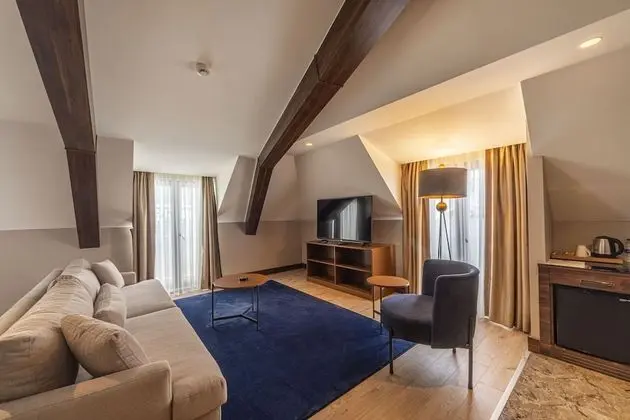 Prestige Suit,1 Cift Kisilik Yatak ve Cekyat,Sigara Icilmez