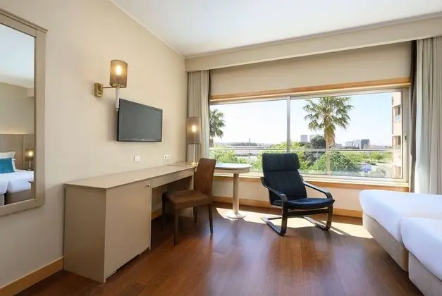 Premium Oda, 1 Çift Kişilik Yatak, Sigara İçilmez, Havuz Manzaralı