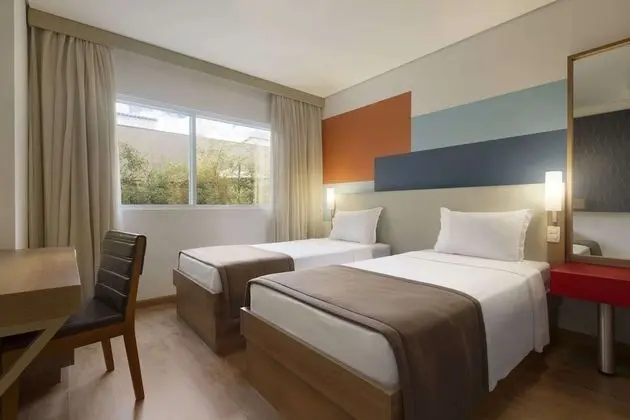 Superior Twin, 12 to 24 hours stay (international departure, passengers only)