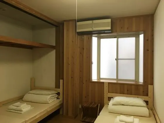 İki Ayrı Yataklı Oda, 2 Tek Kişilik Yatak, Ortak Banyo (B)