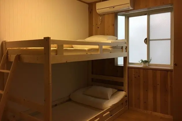 İki Ayrı Yataklı Oda, Ortak Banyo (A)