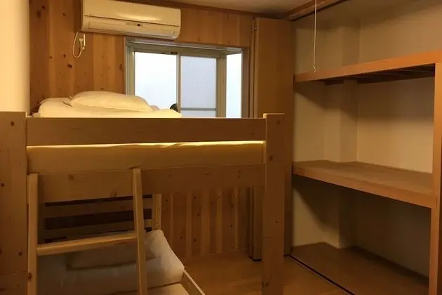 İki Ayrı Yataklı Oda, Ortak Banyo (A)