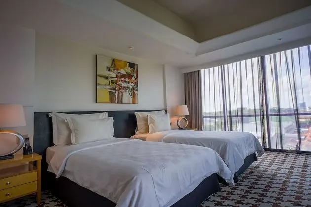 Prominent Suite